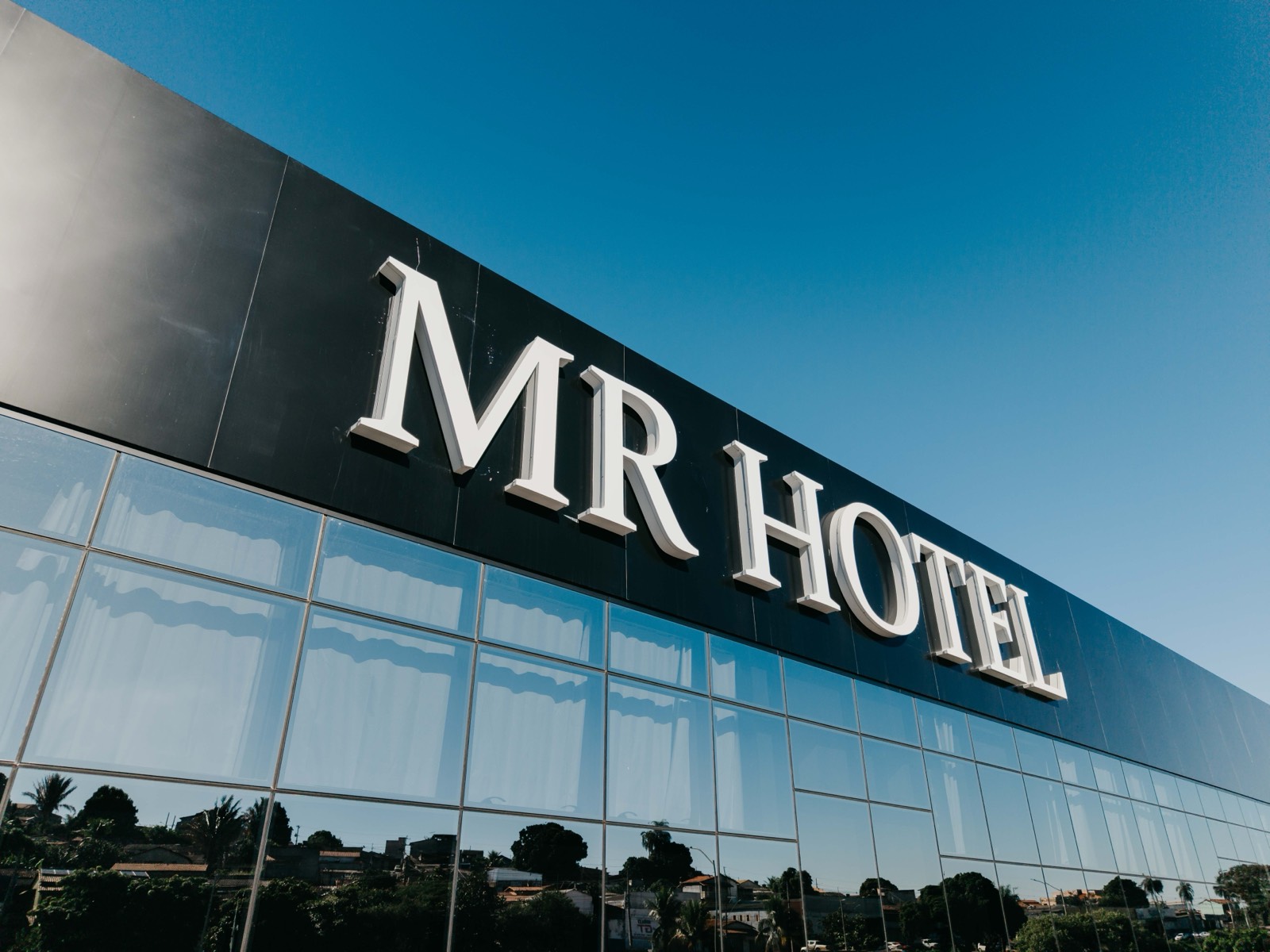 Fachada do MR Hotel em Paracatu